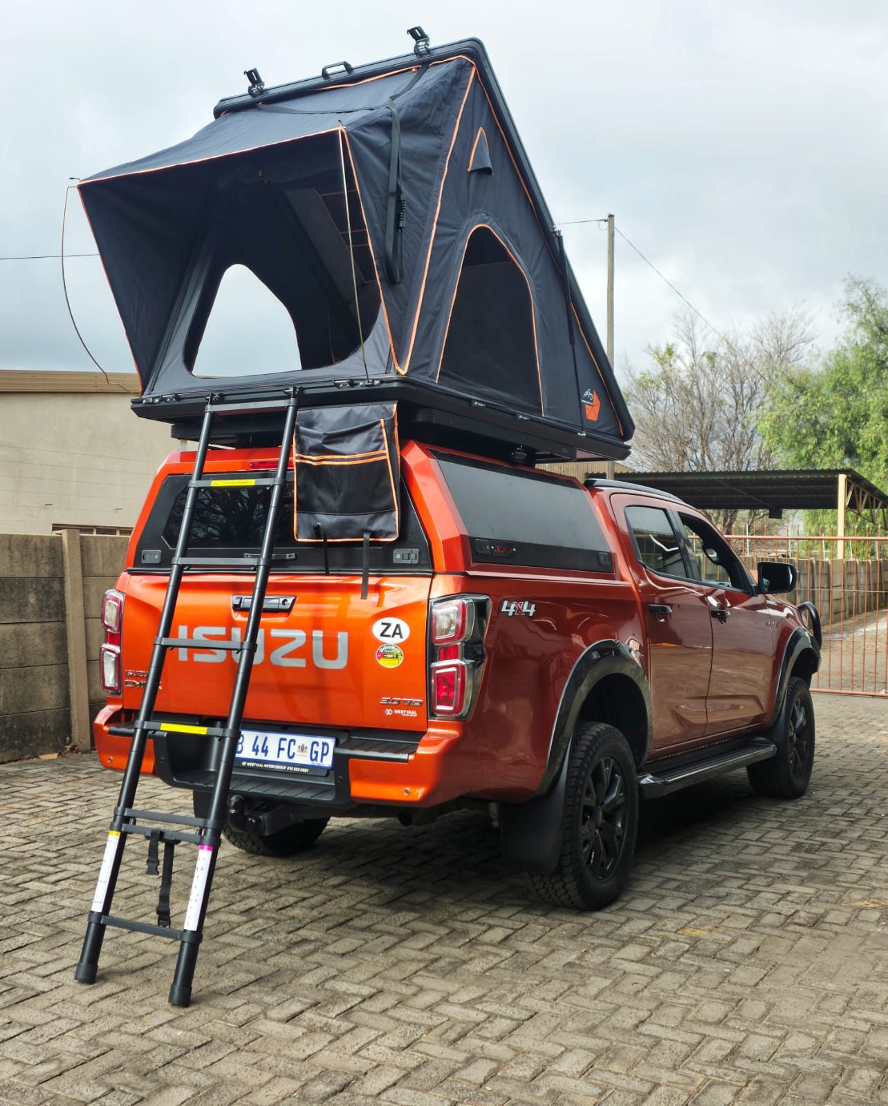 AGV Clam Shell Tent